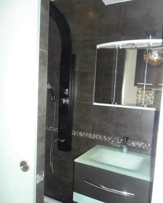 10e Sainte Marthe Canal Saint Martin 23sq * Paris