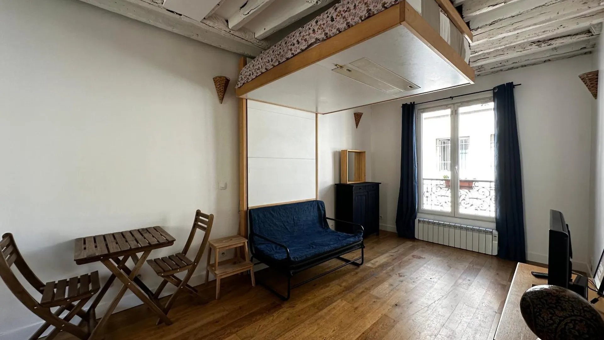 Apartment 10e Sainte Marthe Canal Saint Martin 23sq *