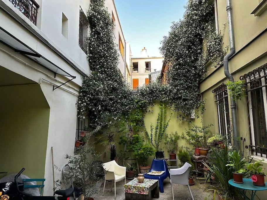 10e Sainte Marthe Canal Saint Martin 23sq * Париж